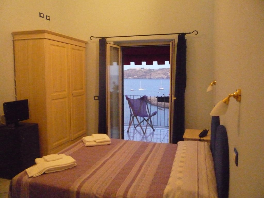 Hotel Villa Iulia Ventotene Oda fotoğraf