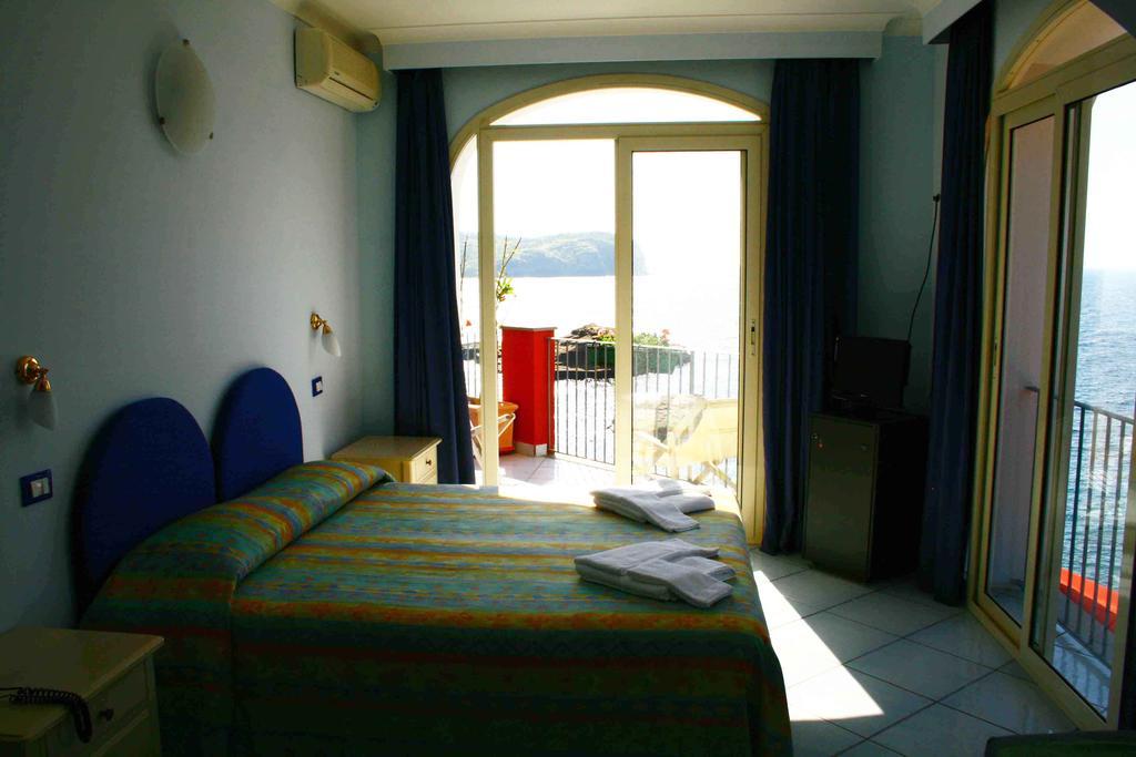 Hotel Villa Iulia Ventotene Dış mekan fotoğraf