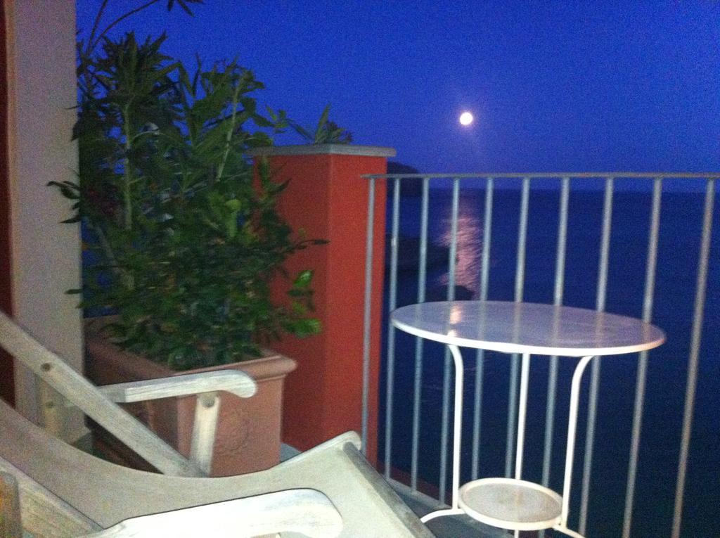 Hotel Villa Iulia Ventotene Dış mekan fotoğraf