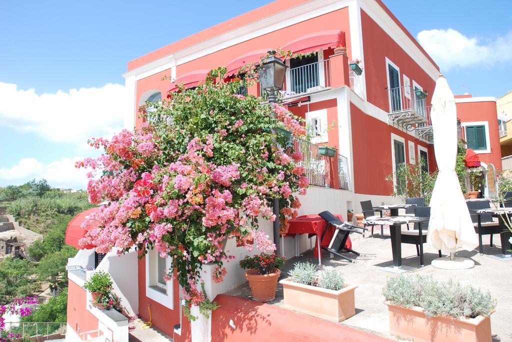Hotel Villa Iulia Ventotene Dış mekan fotoğraf